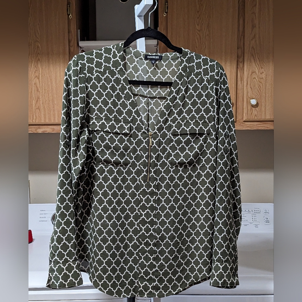 Express Sheer Blouse Green White Fleur-de-lis Long Roll Tab Sleeve Women's Sz M